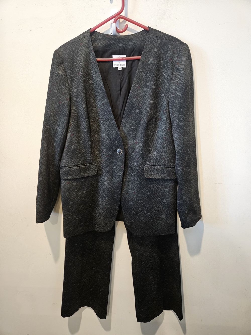 G BY Gustavo Arango Woman's Pantsuit Blazer Size 12 Pant Size 10 Grey Burgandy